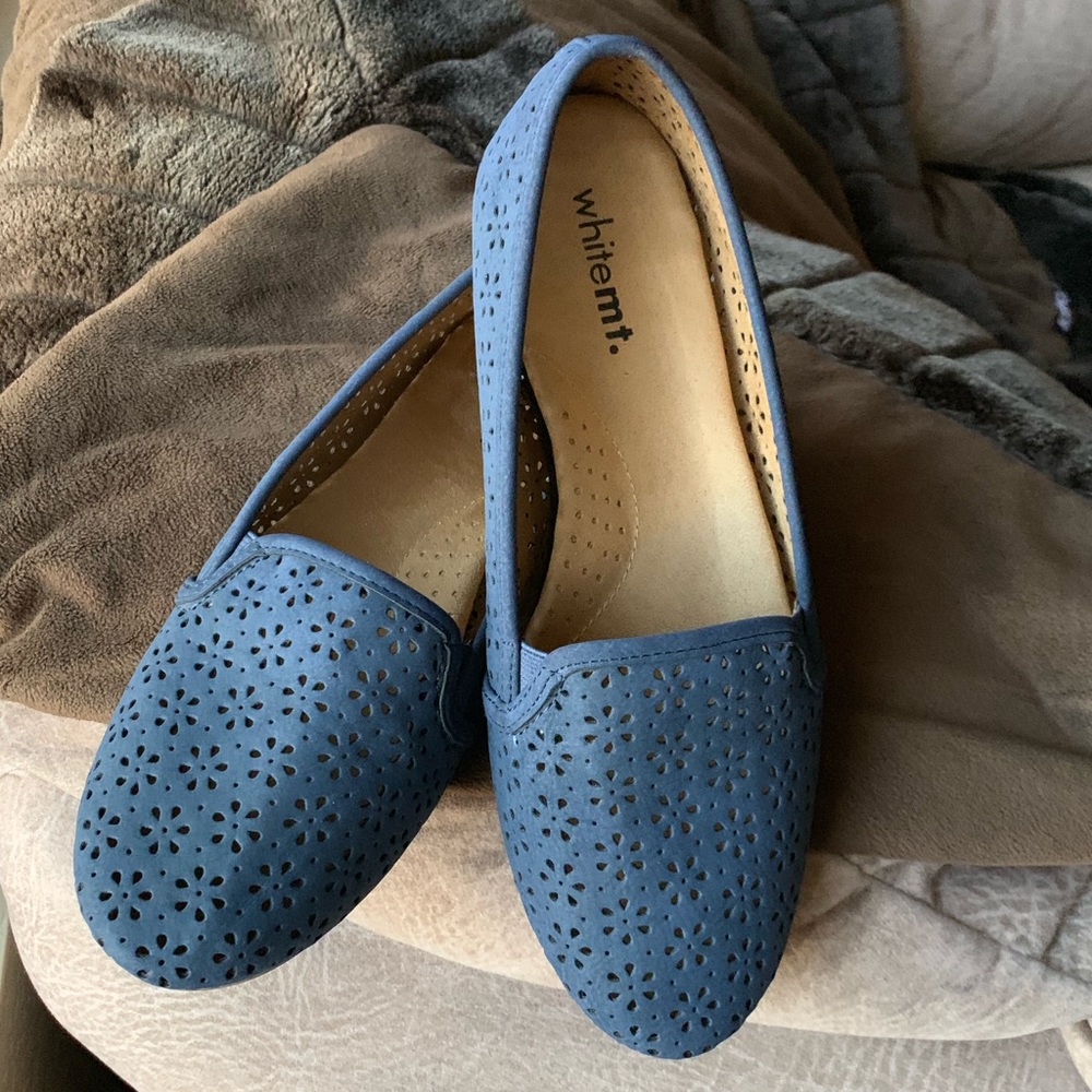 Navy blue loafer style flats 🥿